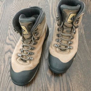 Vasque Men’s Waterproof Lined Hiking Boots 11W